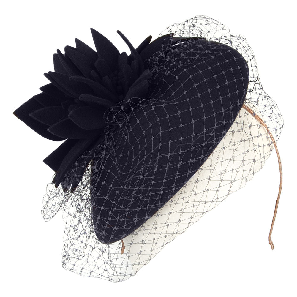 Chapeau Calot Miriam avec Voile bleu marine FAILSWORTH