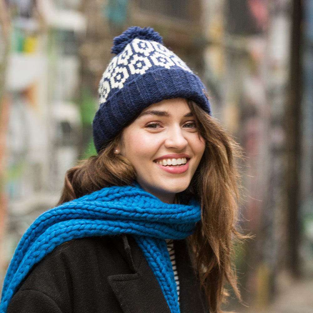 Bonnet à Pompon à Motifs Turn Up bleu marine KUSAN