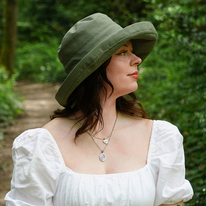 Chapeau Été en Lin et Coton Pliable Lily olive SUR LA TÊTE