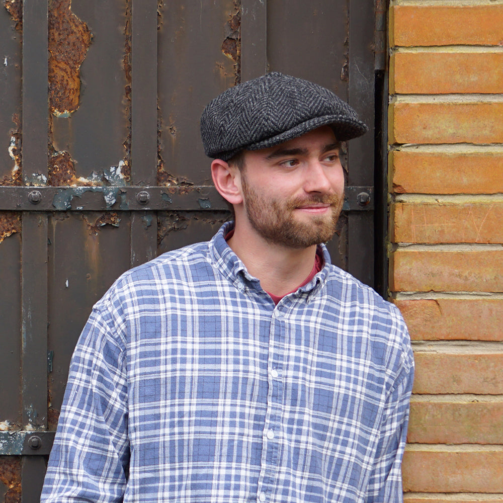 Casquette Gavroche en Tweed du Donegal Épais à Chevrons Glencoagh noir-anthracite JAXON & JAMES