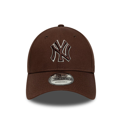 Casquette 9FORTY MLB Outline New York Yankees chocolat-crème NEW ERA