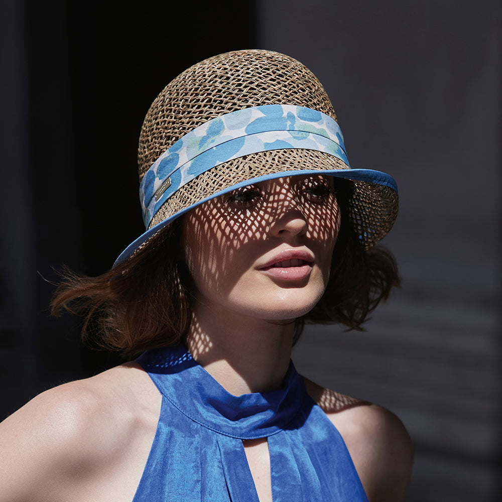 Chapeau Cloche en Jonc de Mer II naturel-bleu SEEBERGER