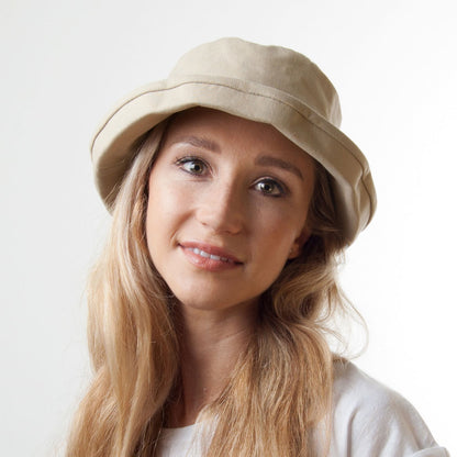 Chapeau Bob Pliable en Lin et Coton Arbres beige SUR LA TÊTE