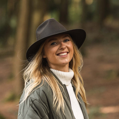 Chapeau Fedora Safari en Toile Cirée olive JAXON & JAMES