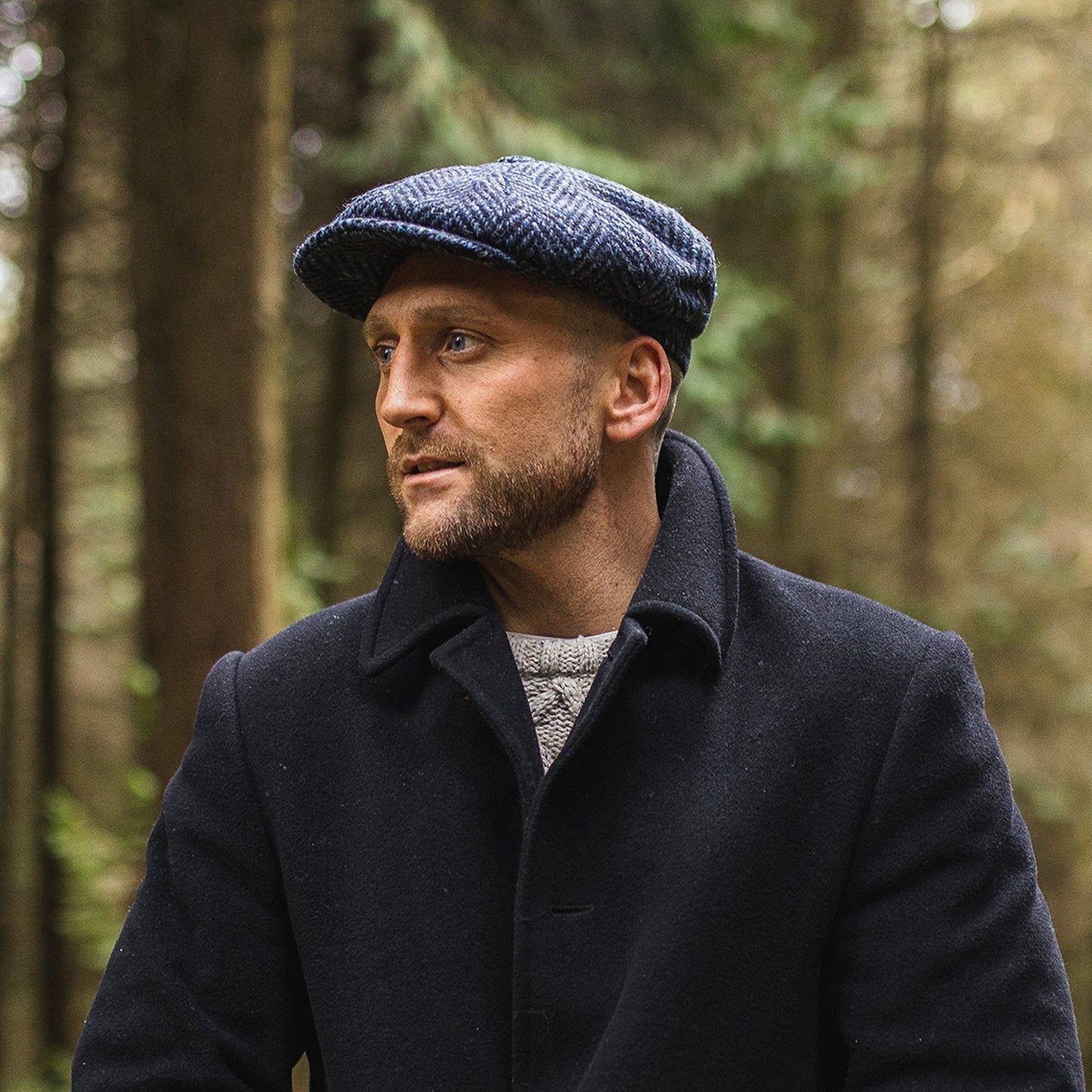 Casquette Gavroche en Tweed du Donegal Épais à Chevrons Pettigo bleu marine-noir JAXON & JAMES