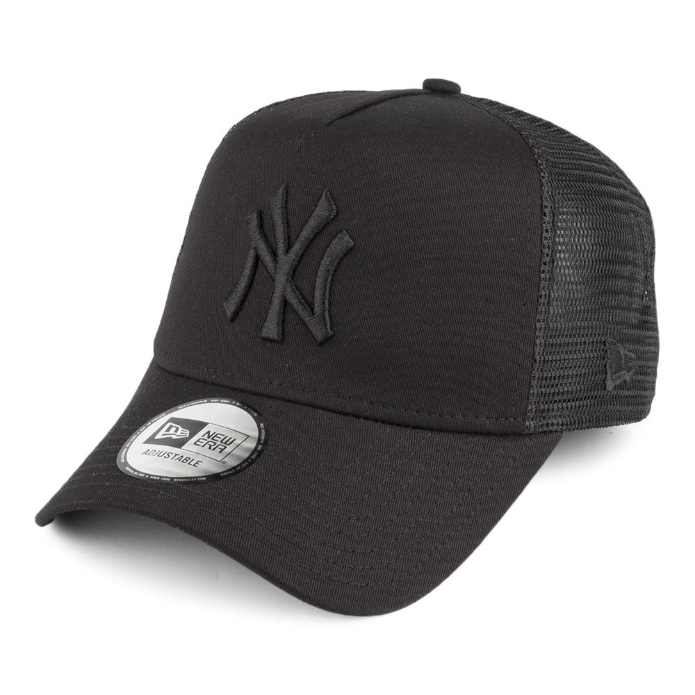 Casquette Trucker MLB Essential New York Yankees noir sur noir NEW ERA