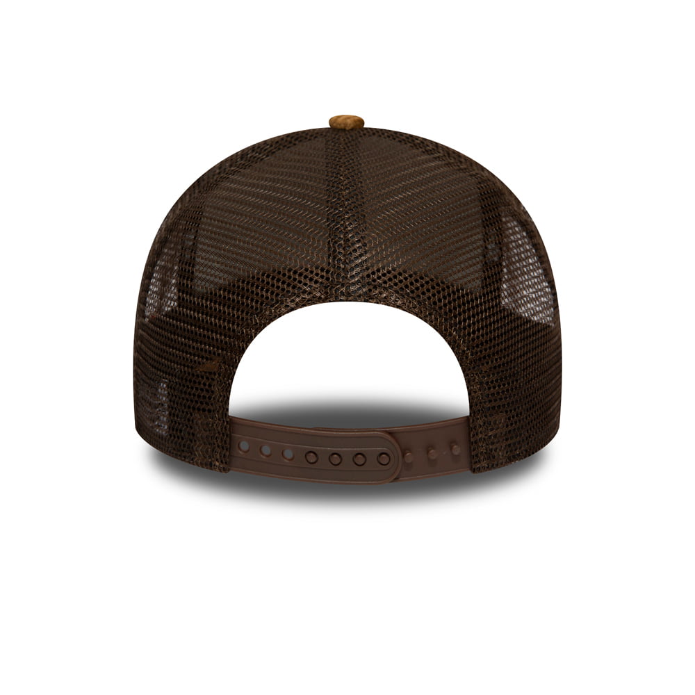 Casquette Trucker en Velours Côtelé Fabric Patch marron clair NEW ERA